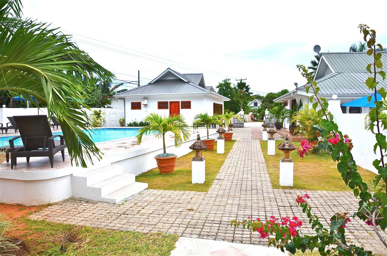 Britannia Hotel Grand Anse  Exterior photo